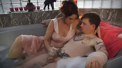 Maturo scopa troia adolescente. video porno di anziane