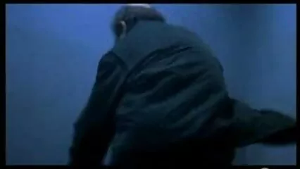 La bruna anziane porcone è salita in cima.