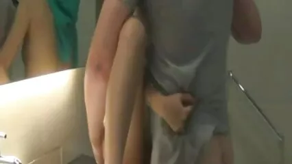 Sesso amatoriale con la stronza Riley, che era troppo pigra per togliersi le film porno gratis anziane mutandine.