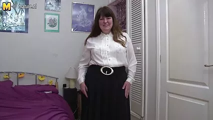 Le vere fantasie di George - guarda questo film film porno gratis con donne vecchie online su Porno.fl.