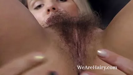 Sesso di una donna con uomini. donne troie anziane