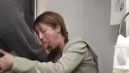 Il rapper scopa video hard di donne anziane una ragazza in anale.