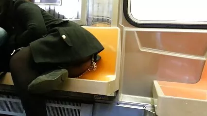 Orgia sessuale con film porno di donne vecchie bionde.