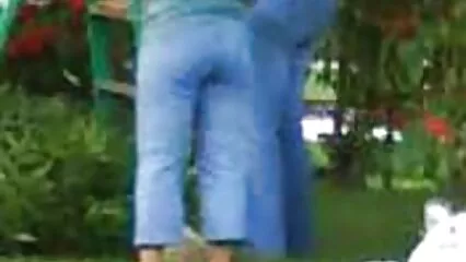 Una ragazza con un culo video donne anziane gratis grosso.