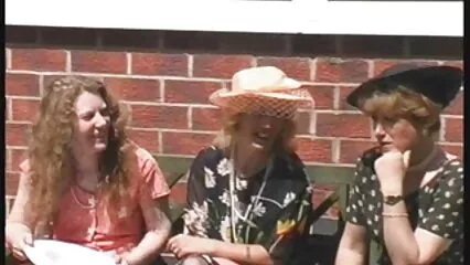 Ginecologo e donna impazzita. nonne anziane troie