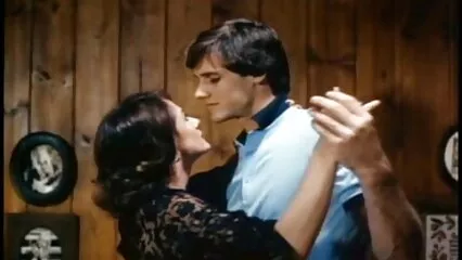 Giovane troia. film porno donne anziane