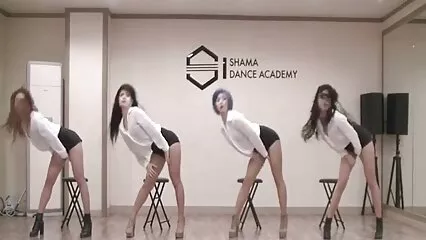 La criminale Riley Reid è stata sottoposta a violente scopate con video porno con anziano strapon.