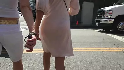 Scivola sul video hard anziane suo pene.