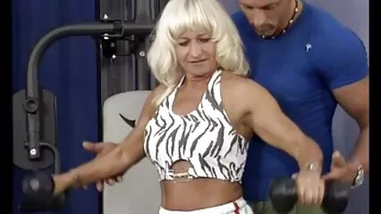 Figa diteggiatura film porno di donne anziane sulla fotocamera.