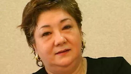 Jeans strappati sullo film porno di donne vecchie splendido culo del partner.