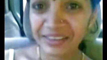 Shalashovka Rebecca lavora durante video anziane troie il giorno.