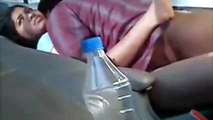 Strappa la anziane porcone punta di una cagna matura in calze.