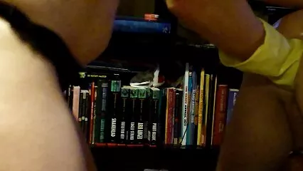 L'allenatore ha incontrato un uomo di colore su un tappetino porno gratis con donne vecchie da yoga.