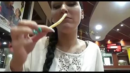 Primo sesso davanti a una telecamera professionale. video porno di anziane