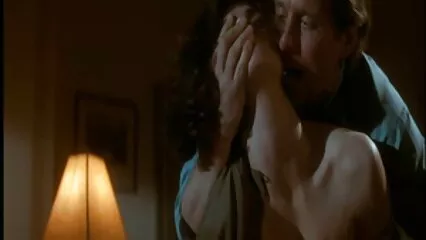 Le tette di Annina sembrano anziane baldracche palloncini.