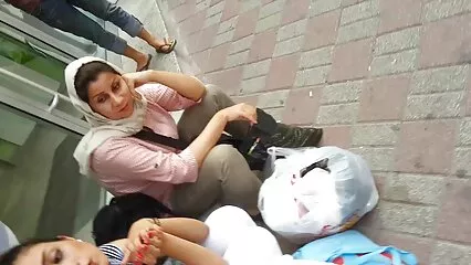 Ha una bionda video lesbiche anziane statuaria.